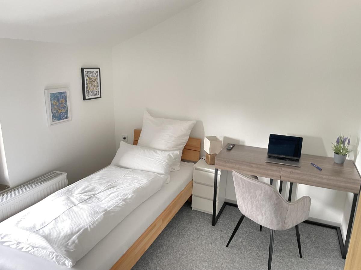 Hotel-Am-Bahnhof Stuttgart-Ditzingen Szoba fotó